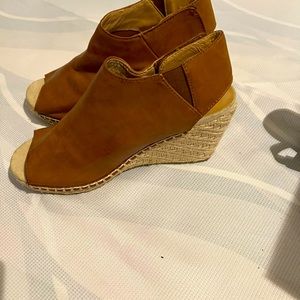 Get ready for summer. Brown espadrille sandals. Great condition